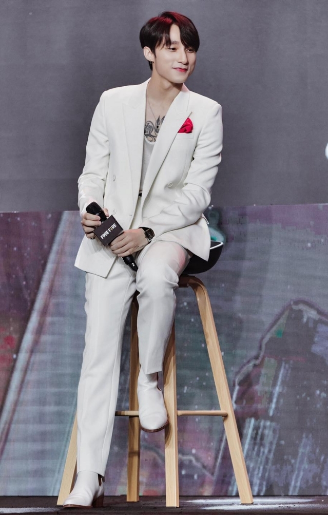 Sơn Tùng M-TP có 10 vệ sĩ ở họp báo