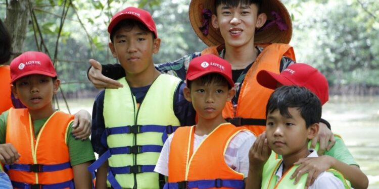 Ngắm body 6 múi “cực phẩm” của dàn soái ca từng góp mặt trong chương trình Cầu thủ nhí