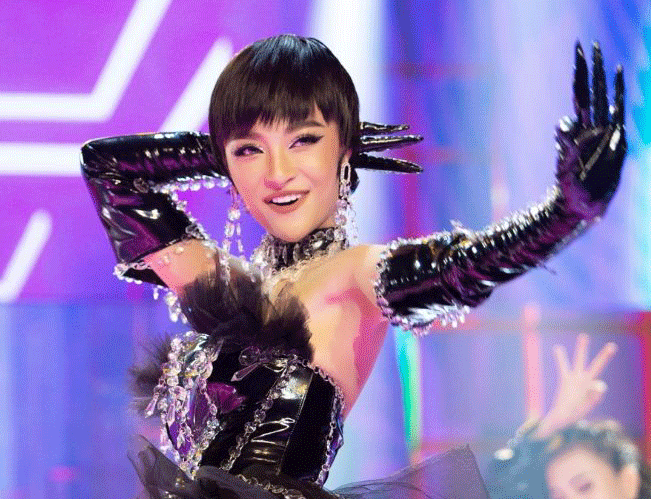 Hot Tiktoker người Nga cover điệu nhảy “OK” của Lona Kiều Loan