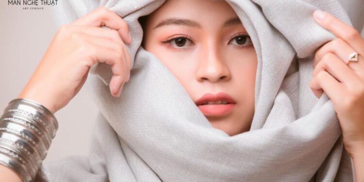 ĐSAD Ngọc Trang lộng lẫy, yêu kiều trong bộ ảnh Màn Nghệ thuật