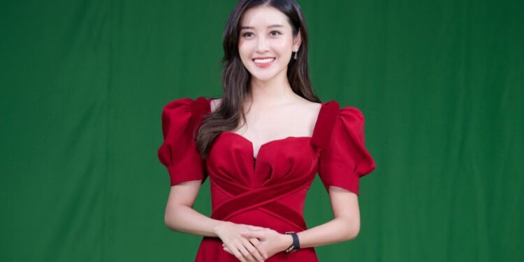 Huyền My quyết tâm làm MC thể thao