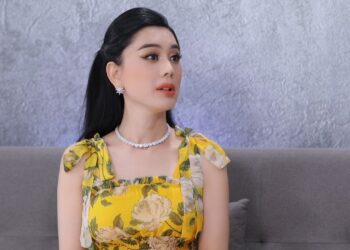 Lâm Khánh Chi lên tiếng cực gắt vì thói quen chơi game của ông xã kém tuổi