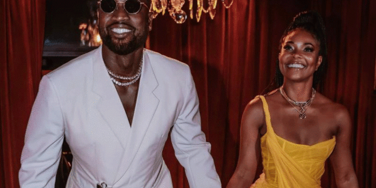 Những khoảnh khắc đẹp của thời trang khi nhiều sao Quốc tế diện thiết kế CONG TRI