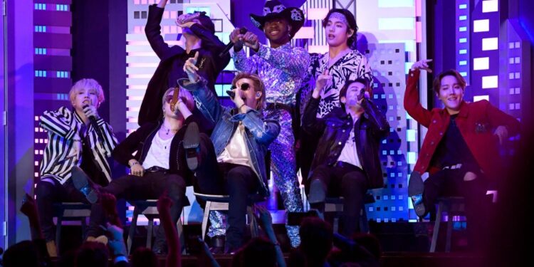 Đinh Thiên Phú- Chàng designer Việt đa tài ghi dấu ấn trong mắt xanh của Lil Nas X