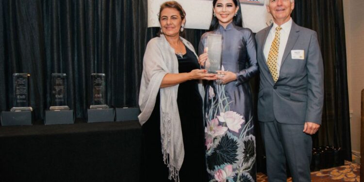 CEO Tập đoàn Liên Thái Bình Dương (IPPG) nhận Huân chương công trạng- Tước hiệu Hiệp sĩ – Ngôi sao Ý