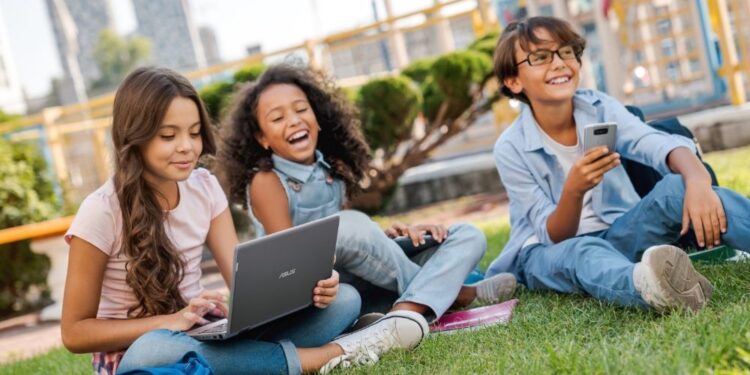 ASUS ra mắt laptop chuyên biệt dành cho học sinh tiểu học và trung học – ASUS BR1100F