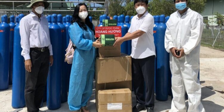 Nhóm tình nguyện viên “Trao oxy- Trao Sự sống” mang yêu thương về với Hà Tiên, Kiên Giang