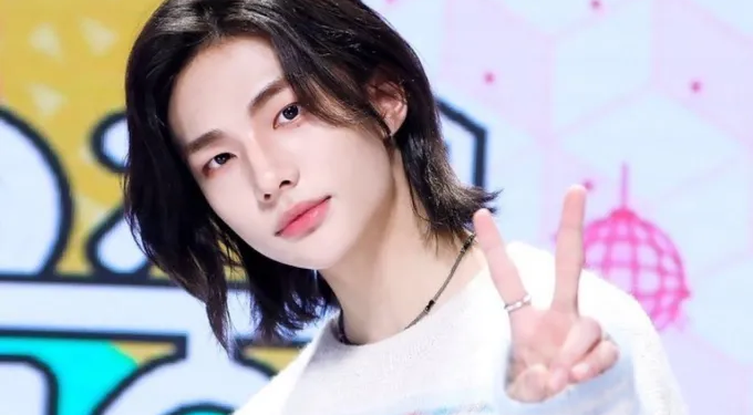 Hyunjin (STRAYKIDS) và Karina (AESPA) liên tục dính tin đồn hẹn hò, đàng trai lập tức có động thái