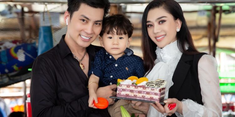 Lâu không đăng ảnh, con trai Lâm Khánh Chi đã sắp 3 tuổi, mẹ sắp cho đi học catwalk