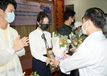 Lý Nhã Kỳ xúc động trước ca khúc mới về Covid-19 của danh ca Ngọc Sơn