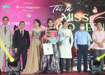 NTK Việt Hùng, Hoa Hậu Minh Tú, người đẹp Như Quỳnh trao vương miện 500 triệu cho tân hoa hậu Vũ Huyền Diệu