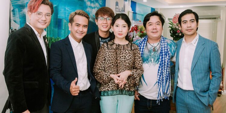 Dàn sao Việt đến chúc mừng Hùng Thuận khai trương văn phòng Bất động sản