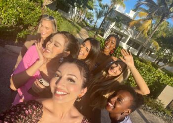 Đỗ Hà thân thiện, tự tin giao lưu cùng dàn thí sinh Miss World 2021