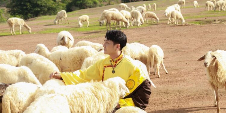 Ca sĩ Hùng Thanh thử nghiệm với hình ảnh Mật tông Tây Tạng trong MV Phật giáo mới