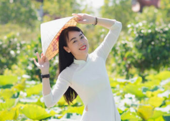 “Hot girl” điều dưỡng Trần Phương Lan Anh thực hiện “mash-up” chống dịch cực hot