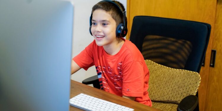 Thân thế bất ngờ của Rapper gốc Việt 9 tuổi