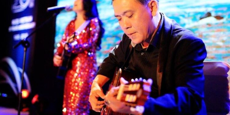 Nghệ sĩ guitar Hoàng Minh: “Có lẽ tôi mắc nợ cây đàn guitar và phụ nữ”