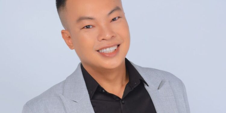 Tiến sĩ – Đạo diễn Phạm Ngọc Hiền đa tài trong nghệ thuật