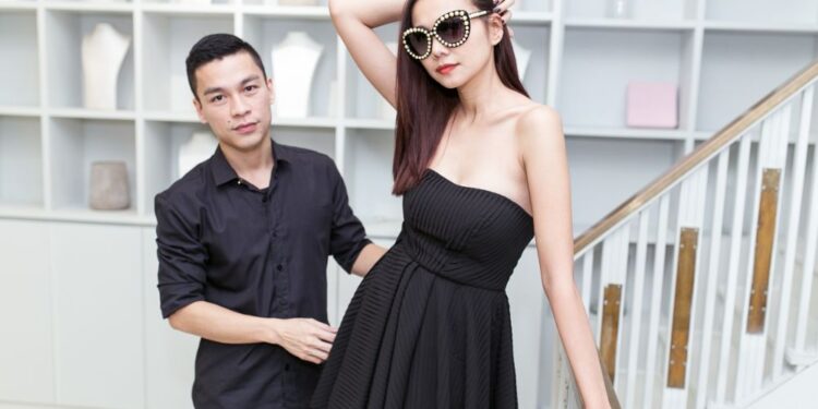 Siêu mẫu Thanh Hằng đảm nhận vị trí Vedette cho show diễn mở màn của NTK Adrian Anh Tuấn