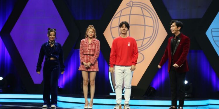 Emma Nhất Khanh tự nhận mình “vô tri” khi xem lại hình cũ từng đăng lên mạng xã hội