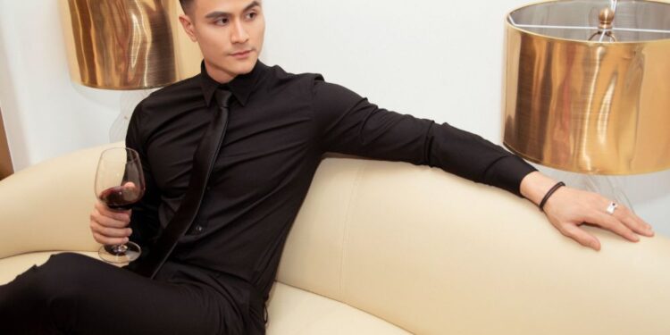 ‘Nam thần số 1 Việt Nam’ Vĩnh Thuỵ xuất hiện đầy nam tính ở sự kiện