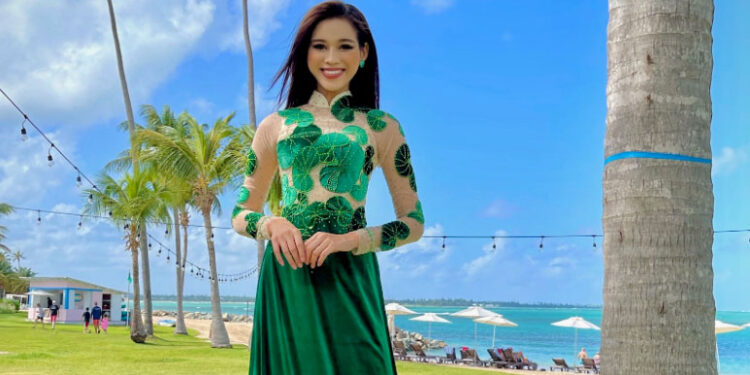 Không chỉ diện áo dài, Hoa hậu Đỗ Hà đưa “đặc sản” xứ Thanh vào trang phục truyền thống