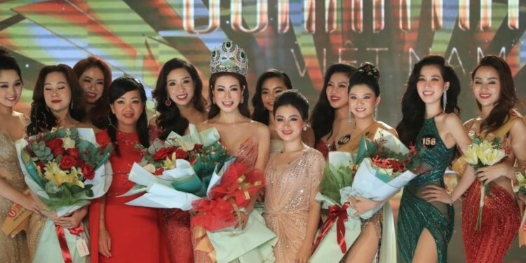 CEO Đào Ái Nhi đăng quang Hoa hậu Doanh nhân Việt Nam 2021   