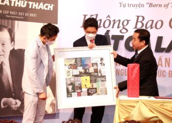 Ra mắt cuốn tự truyện của người sáng lập nên thương hiệu tỷ đô