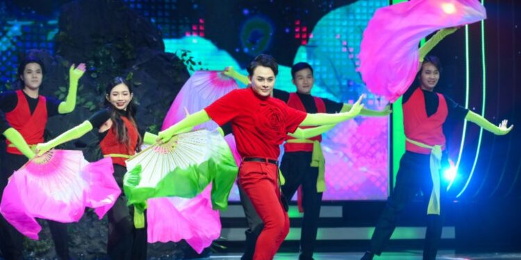 Biên đạo múa Poppy Nhật Liêm vừa múa, hát và cả rap khi hòa vào thiên nhiên Việt Nam