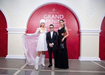 Thảm đỏ cuối năm hoành tráng của NTK Công Trí: Đã lâu rồi sao Việt mới có dịp lộng lẫy váy áo