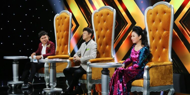 Thái Châu xúc động đến nghẹn lời khi Đông Hải hát “Bạn tôi” cùng cú “twist” bất ngờ trong dàn dựng