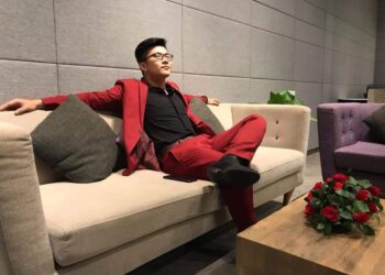 Ca sĩ Phương Tùng khiêu chiến làng nhạc Việt trong chương trình The Cover Arena