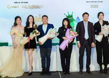 Dàn Giám khảo đình đám hội ngộ tại họp báo Hoa hậu Môi trường Việt Nam