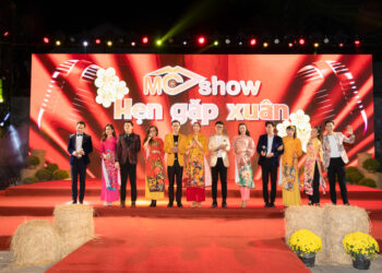 Ca sĩ Nguyên Vũ cùng MC Anh Quân, Qúy Bình hội ngộ dàn MC nổi tiếng Sài Thành trong đêm MC Show
