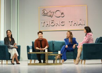 Nữ ca sĩ lấy chồng Tây kém 13 tuổi khẳng định lúc nào mình cũng ở độ tuổi thanh xuân