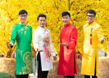 MC Anh Quân, Quốc Bình, Quỳnh Hoa cùng dàn Nghệ sỹ Việt lộng lẫy diện áo dài đón Xuân
