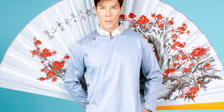 Nathan Lee ấn tượng với áo dài cách tân trong bộ ảnh mừng Xuân Nhâm Dần