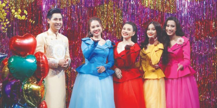 Rộn ràng không khí chào năm mới trong Gala Xuân Sắc Màu Thời Gian