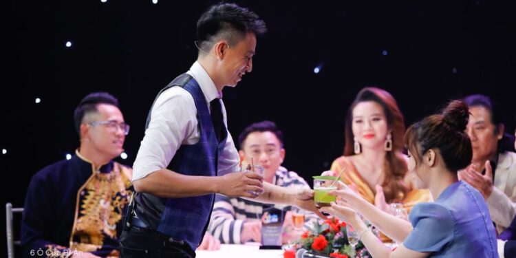 CHÀNG TRAI…KHÔNG XƯƠNG HALLEY OSAMA KHIẾN HOA NHẬT HUỲNH CẢM THẤY “ĐAU LƯNG MỎI GỐI”