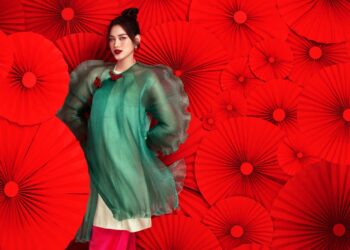 Hoa hậu Đỗ Hà quyến rũ cùng tông son đỏ trong bộ ảnh đón Tết