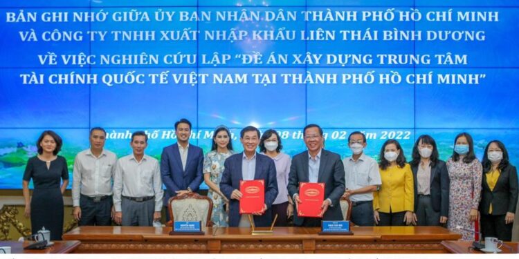  Ký kết bản ghi nhớ việc nghiên cứu lập đề án xây dựng Trung tâm tài chính quốc tế Việt Nam tại TP. Hồ Chí Minh