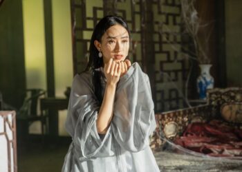 Á hậu Hà Thu rủ Linh Ka quay MV cung đấu đậm màu bách hợp?