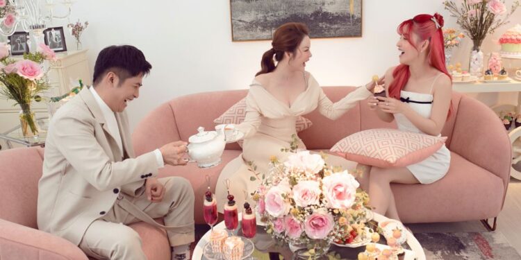 Lý Nhã Kỳ: Yêu người trong nghề dễ đồng cảm