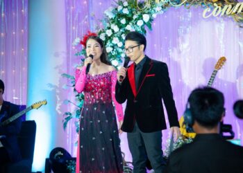 Mc Kỳ Duyên đến ủng hộ hai em nuôi Châu Ngọc Hà cùng Ngọc Ngữ