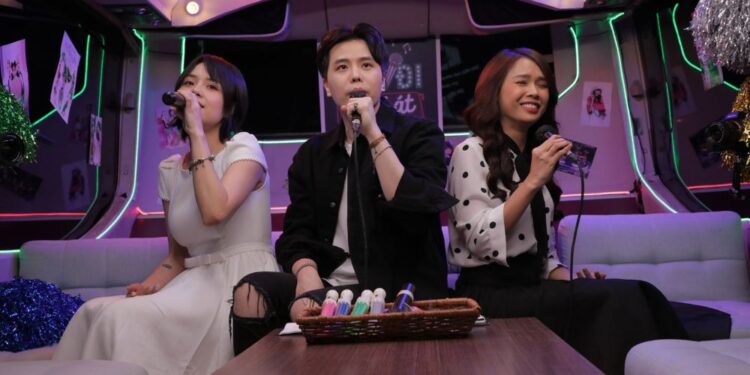 Sam “đọ giọng” hát live với Thái Trinh trong Vừa Đi Vừa Hát