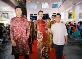 NTK Việt Hùng mang đến sự đẳng cấp cho sân chơi nghệ thuật “Chào bạn, HUTECH tuổi 27”