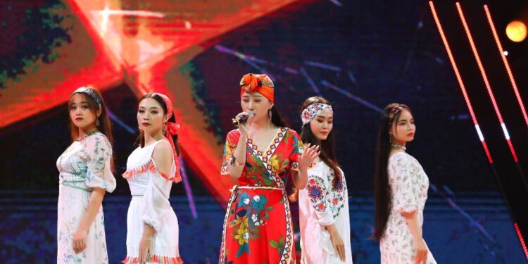 Danh ca Thái Châu kể lại kỷ niệm vui với nhạc sĩ của những tình khúc “không tên”