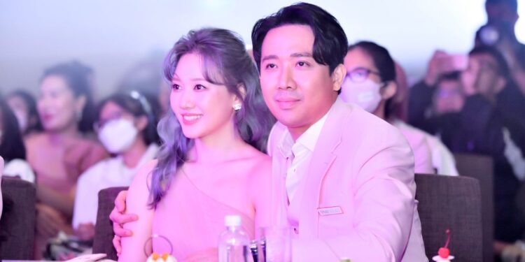 Trấn Thành song ca ngọt ngào cùng bã xã Hari Won tại sự kiện ra mắt sản phẩm mới