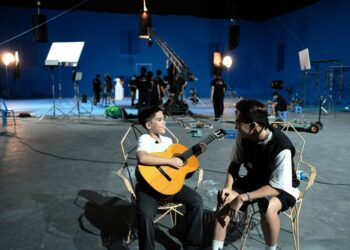 Rapper 10 tuổi bất ngờ trưởng thành trong MV Again and Again