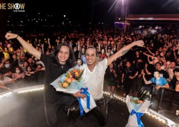 Rock fan tại TP.HCM được một đêm “cháy” hết mình với Bức Tường